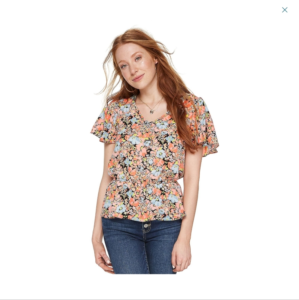 FLUTTER SLEEVE PEPLUM TOP